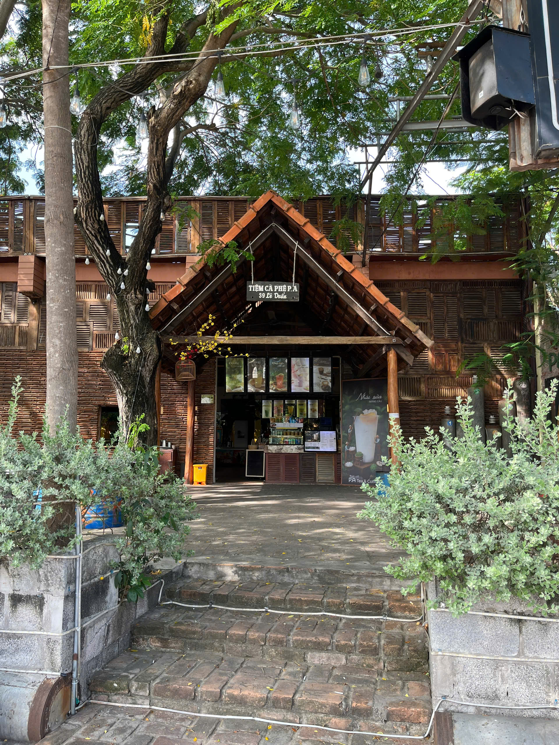 Cổng quán P.A Coffee